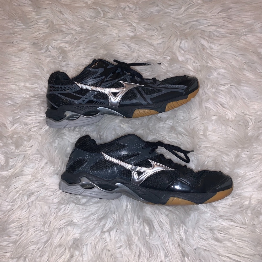 Mizuno V-ball Sneakers (Like new)